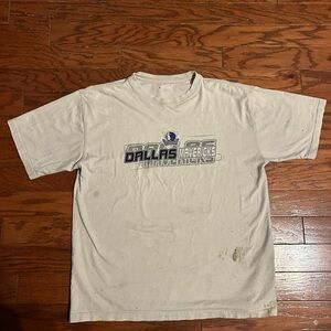 Vintage Dallas Mavericks graphic shirt